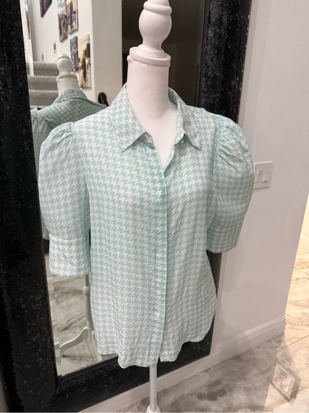 Alice + Olivia Mint and White Houndstooth Puff Sleeve Button-Down Shirt